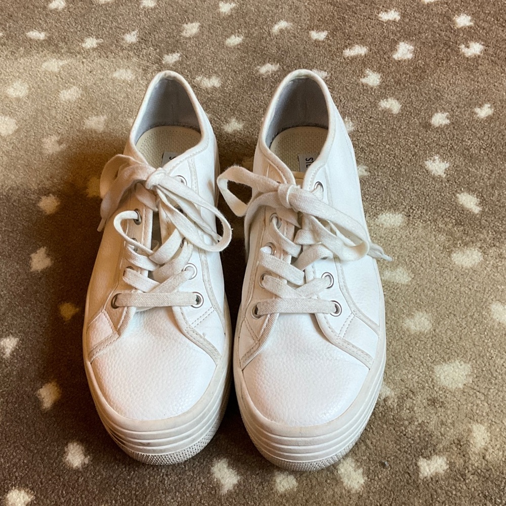 Steve Madden White Canvas Low-Top Sneakers